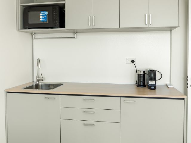 Sunset Views Matarangi - kitchenette