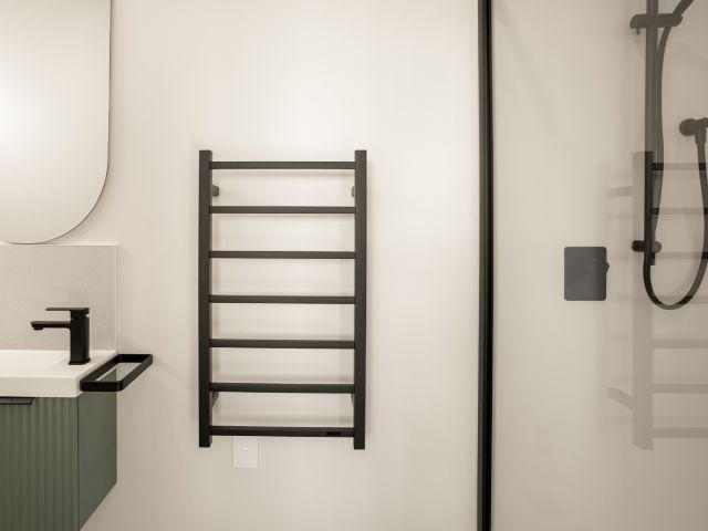 Sunset Views Matarangi - shower